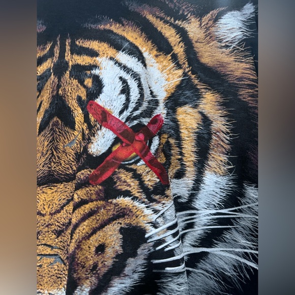 Liquid Blue Tiger Graphic Tee with Red X Eyes – Size M - Picture 2 of 8